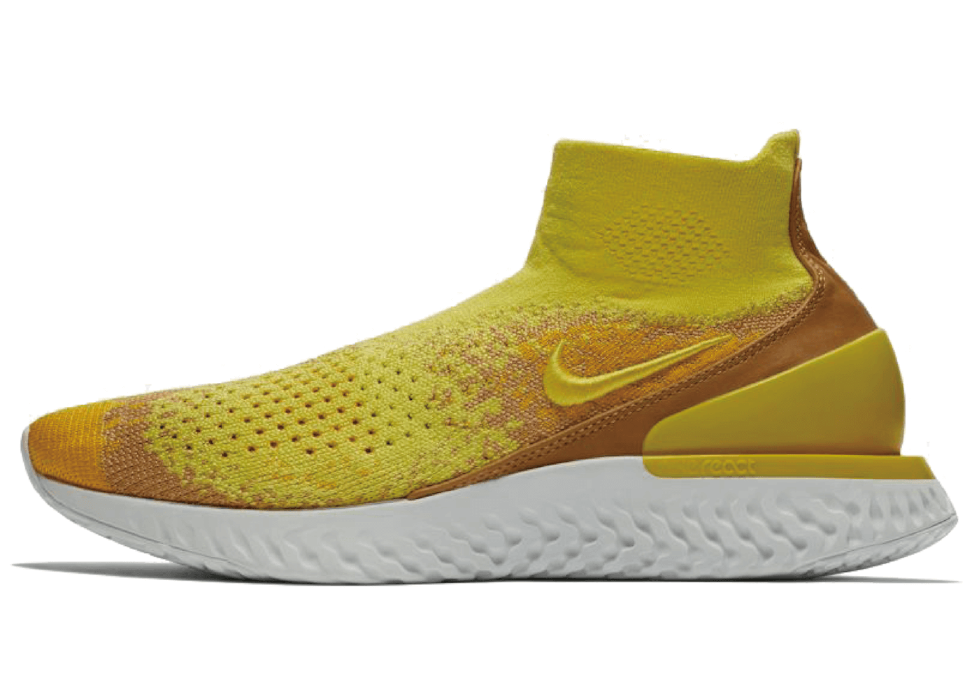 NIKE RISE REACT ON THE RISEの写真